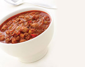 Tazón de chili casero preparado