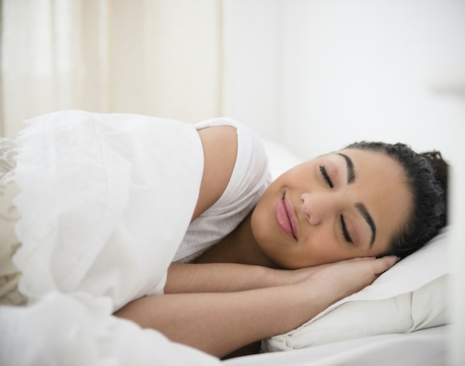 Persona durmiendo tranquilamente en cama