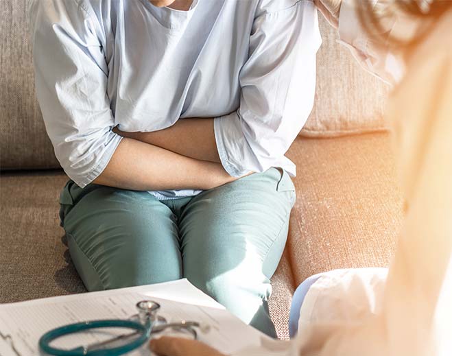 Persona con dolor o malestar abdominal